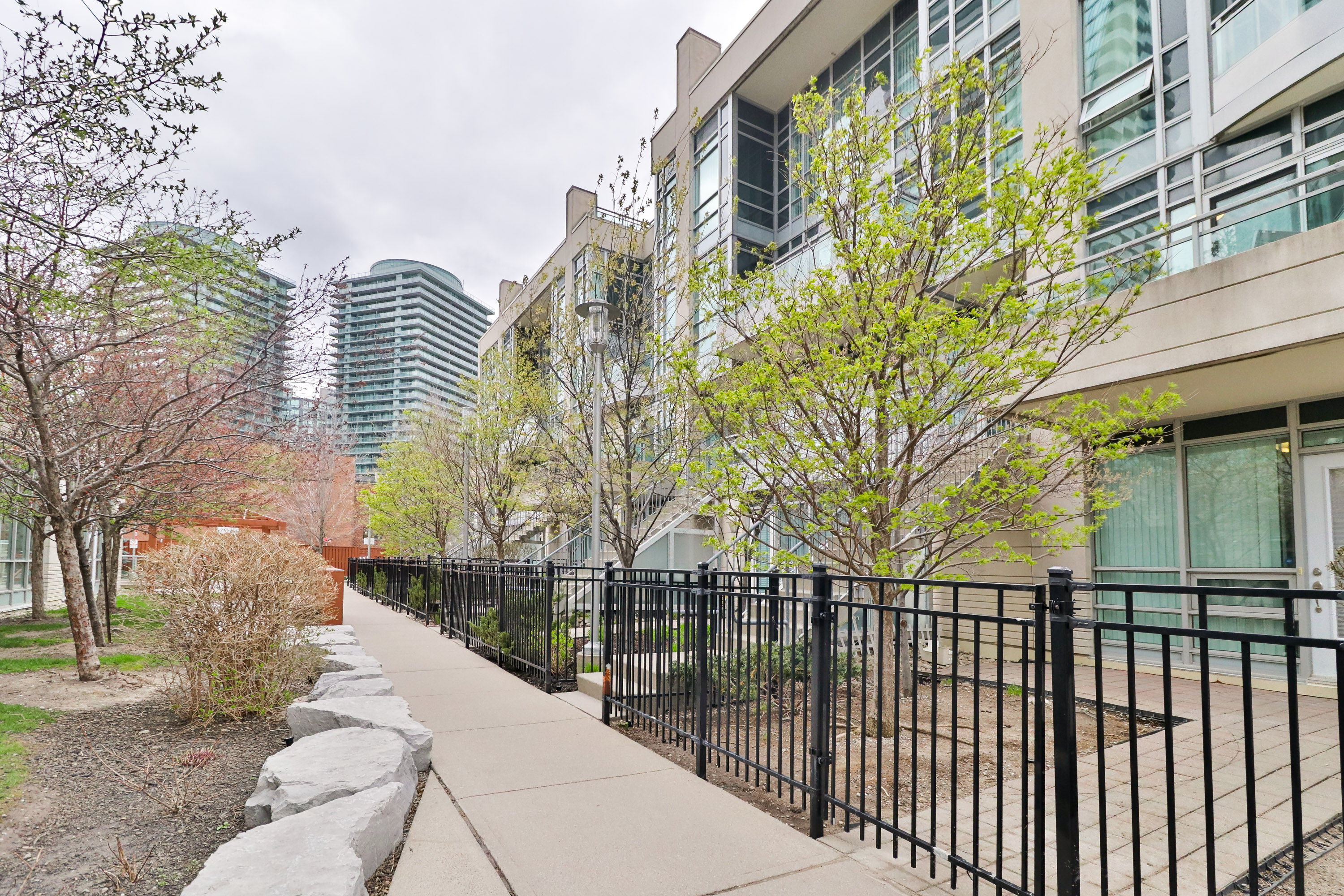 21 Olive Ave #212, Toronto, Ontario  M2N 4N - Photo 3 - RP8489232086